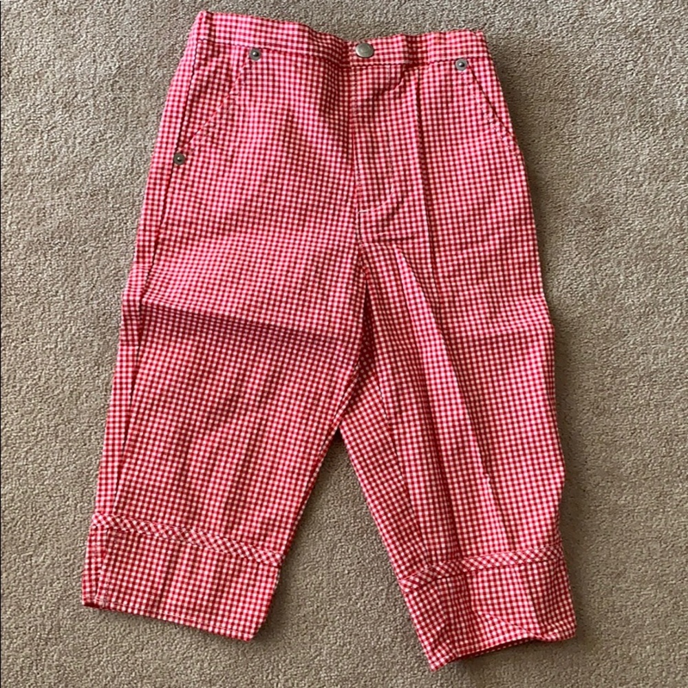 Red checkered capris